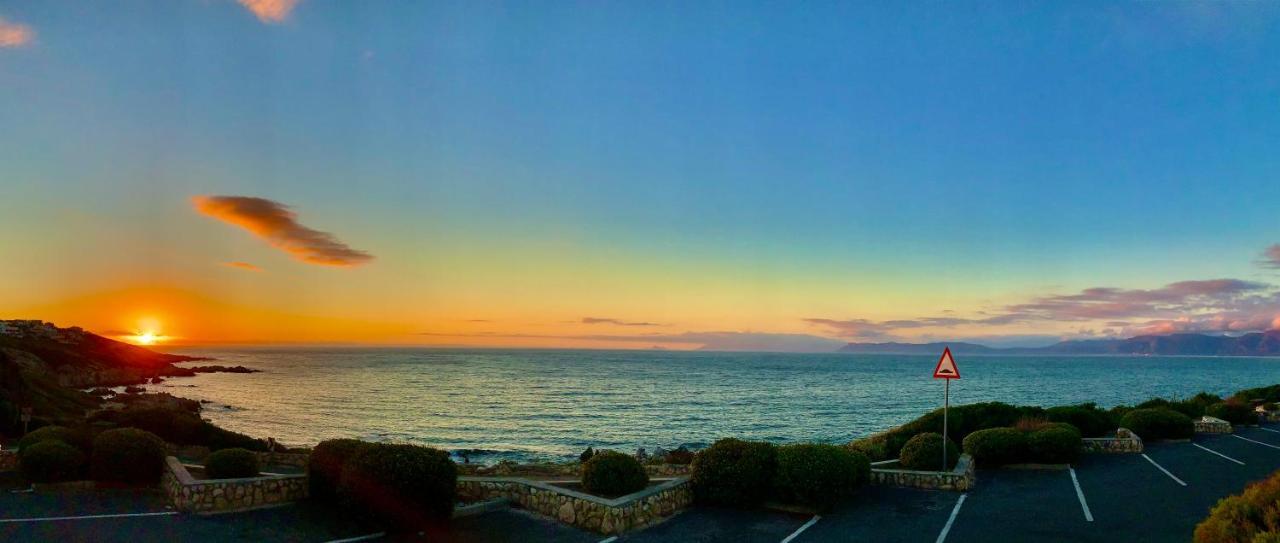 Sage At Whale Cove - Sea Facing Apartment De Kelders Exterior photo